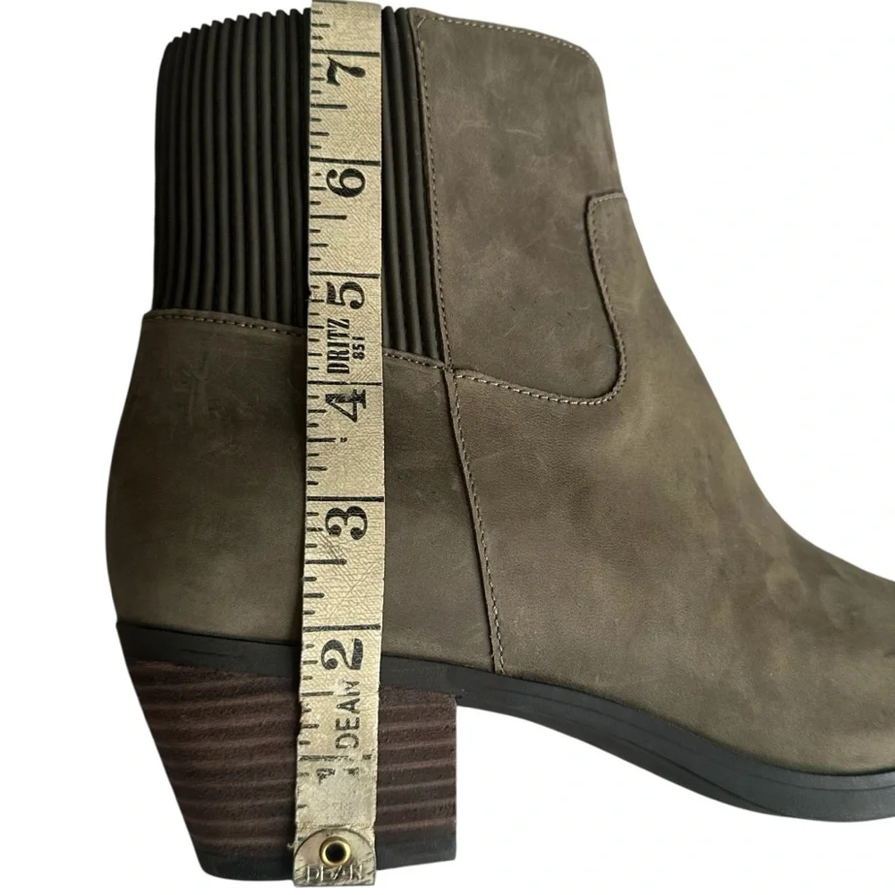 VIONIC VIVIEN SHANTELLE DARK OLIVE GREEN HEELED BOOTS SIZE 8